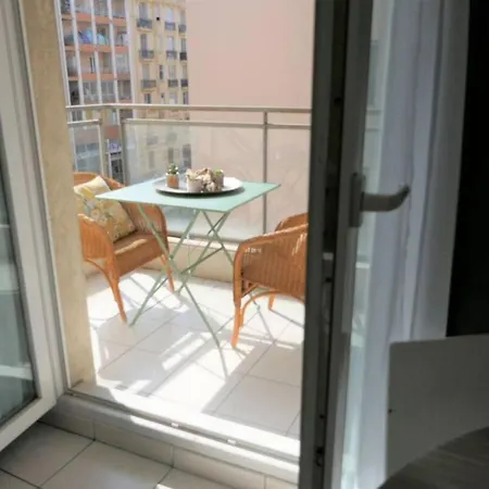 Promenade Des Anglais Avec Terrasse Et Piscine Apartmán *