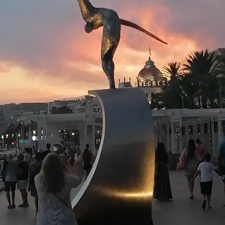 Promenade Des Anglais Avec Terrasse Et Piscine Nice